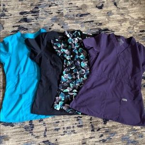 Small scrubs x3 and small scrub multicolor